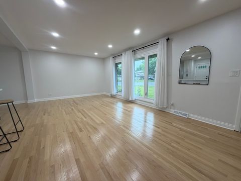 Tiny photo for 1801 E Aztec Lane, Mount Prospect, IL 60056 (MLS # 12679666)