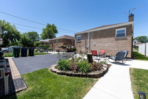 Tiny photo for 8805 S California Avenue, Evergreen Park, IL 60805 (MLS # 12501939)