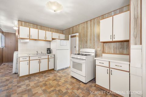 Tiny photo for 156 E Fullerton Avenue, Glendale Heights, IL 60139 (MLS # 12561037)