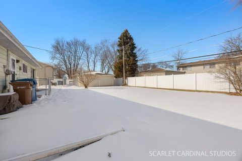 Tiny photo for 156 E Fullerton Avenue, Glendale Heights, IL 60139 (MLS # 12561037)