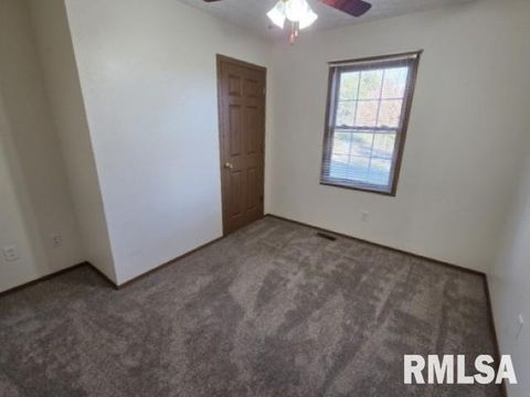 Tiny photo for 14013 N Tolle Lane, Mt Vernon, IL 62864 (MLS # EB460213)