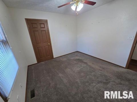 Tiny photo for 14013 N Tolle Lane, Mt Vernon, IL 62864 (MLS # EB460213)