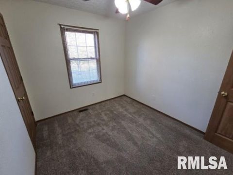 Tiny photo for 14013 N Tolle Lane, Mt Vernon, IL 62864 (MLS # EB460213)