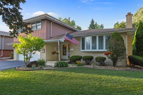 Photo of 7330 170th Place, Tinley Park, IL 60477 (MLS # 12661716)