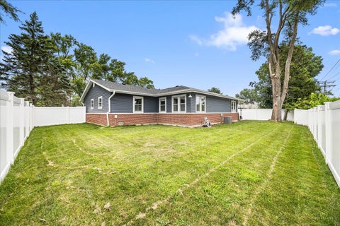 Tiny photo for 601 Walnut Lane, Elk Grove Village, IL 60007 (MLS # 12709111)