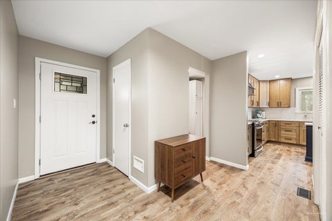 Tiny photo for 601 Walnut Lane, Elk Grove Village, IL 60007 (MLS # 12709111)