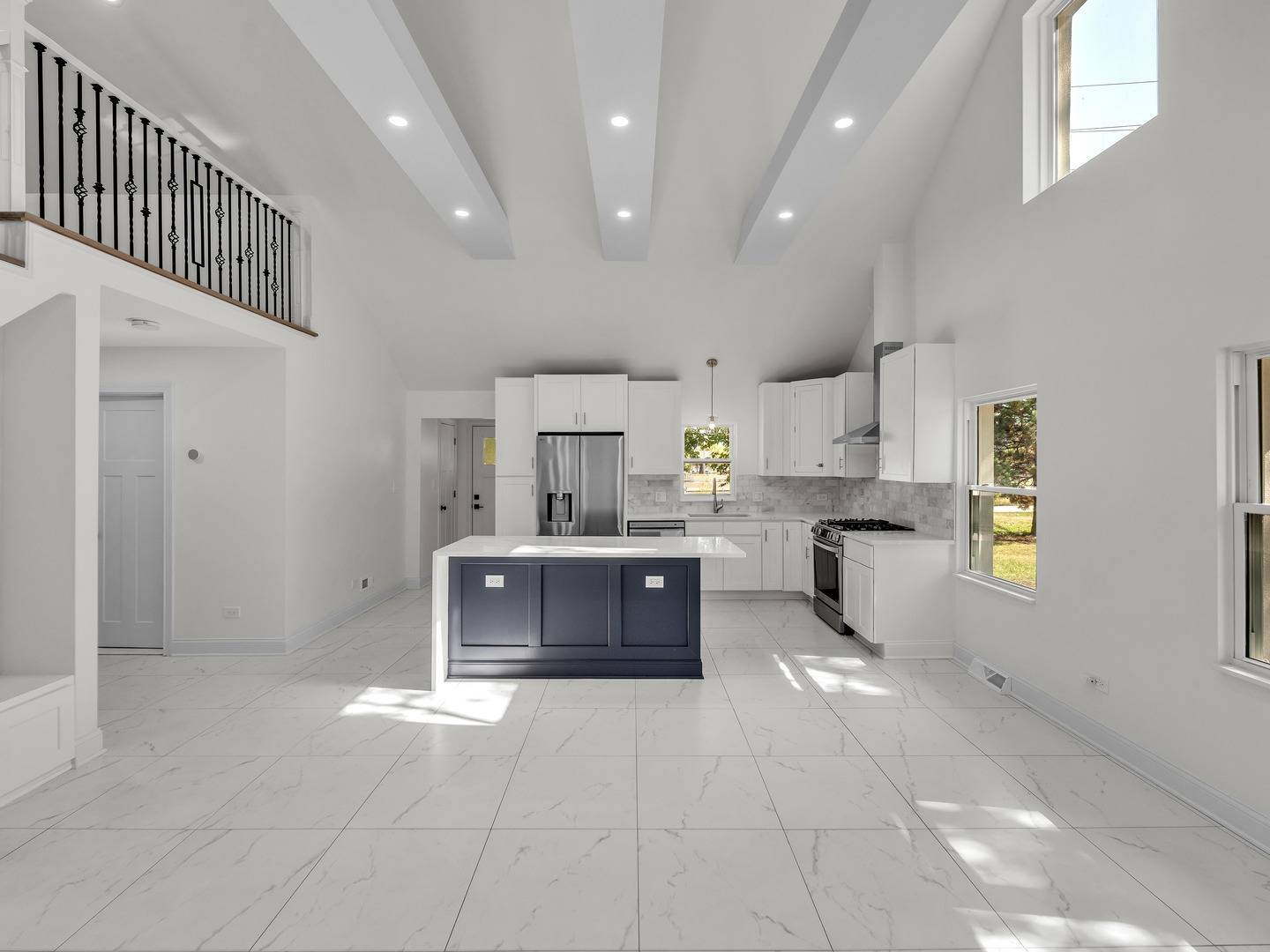 1046 E Van Buren Street