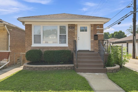 Photo of 9314 S Colfax Avenue, Chicago, IL 60617 (MLS # 12761965)