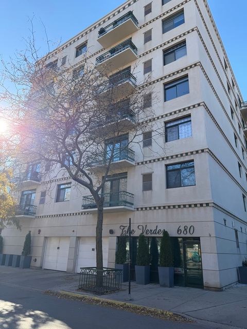 680 N Green Street 701 Chicago IL 60642