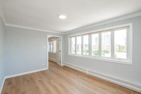Tiny photo for 700 W BITTERSWEET Place #711, Chicago, IL 60613 (MLS # 12683987)