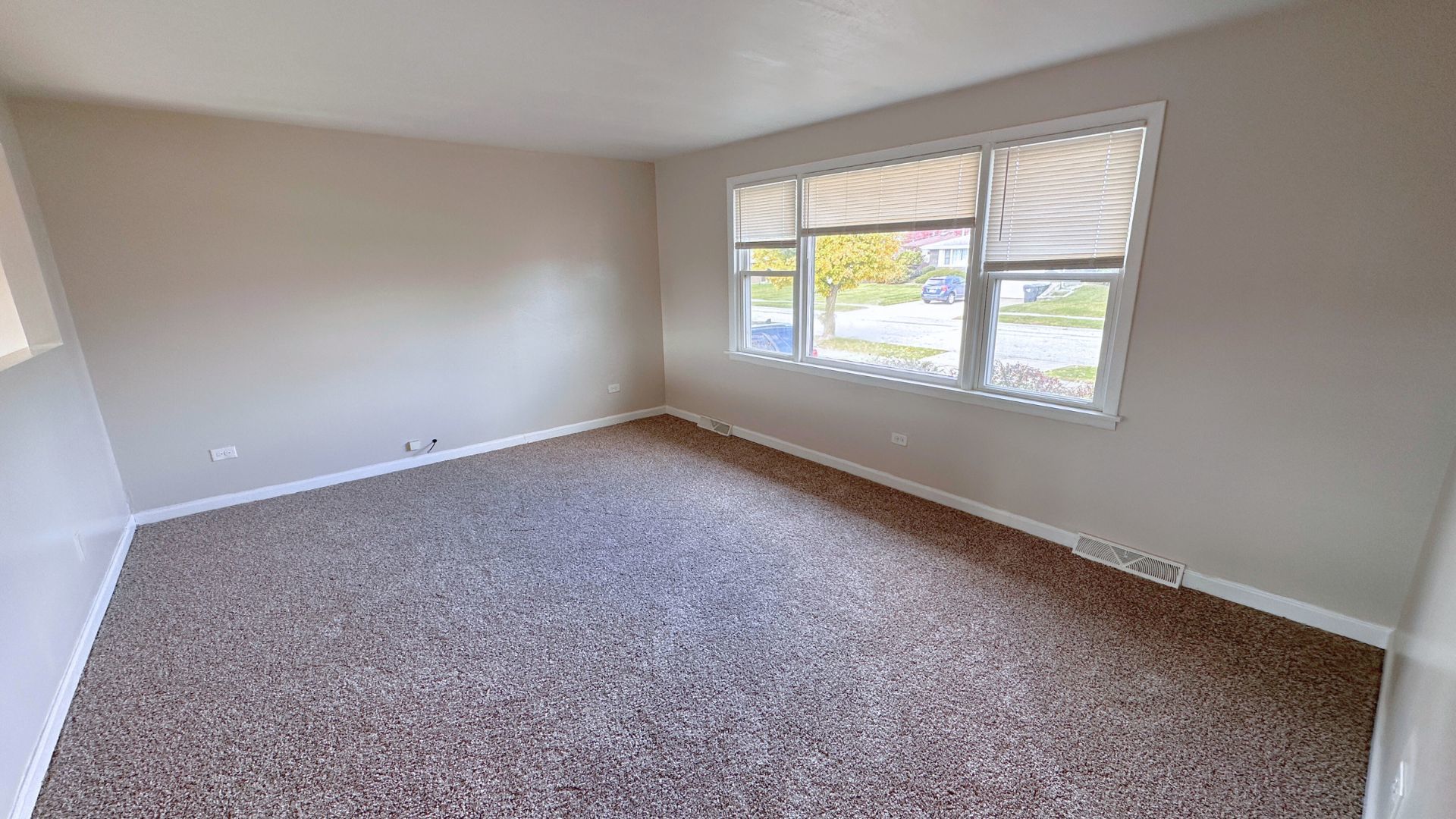 1325 E 168th Place
