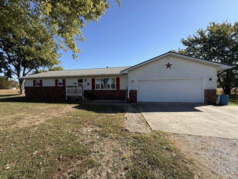 Photo of 600 S Spruce Street, Patoka, IL 62875 (MLS # 12792077)