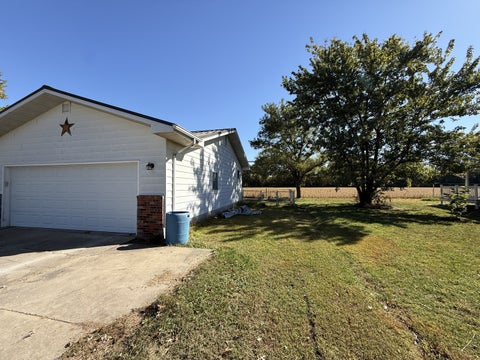 Tiny photo for 600 S Spruce Street, Patoka, IL 62875 (MLS # 12792077)