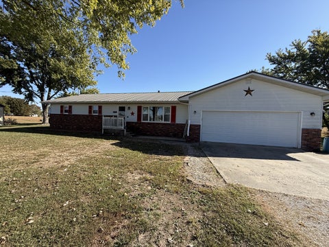 Tiny photo for 600 S Spruce Street, Patoka, IL 62875 (MLS # 12792077)