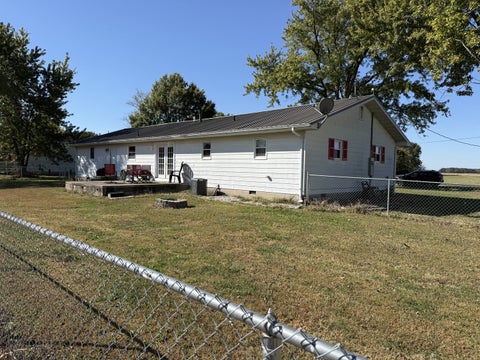 Tiny photo for 600 S Spruce Street, Patoka, IL 62875 (MLS # 12792077)
