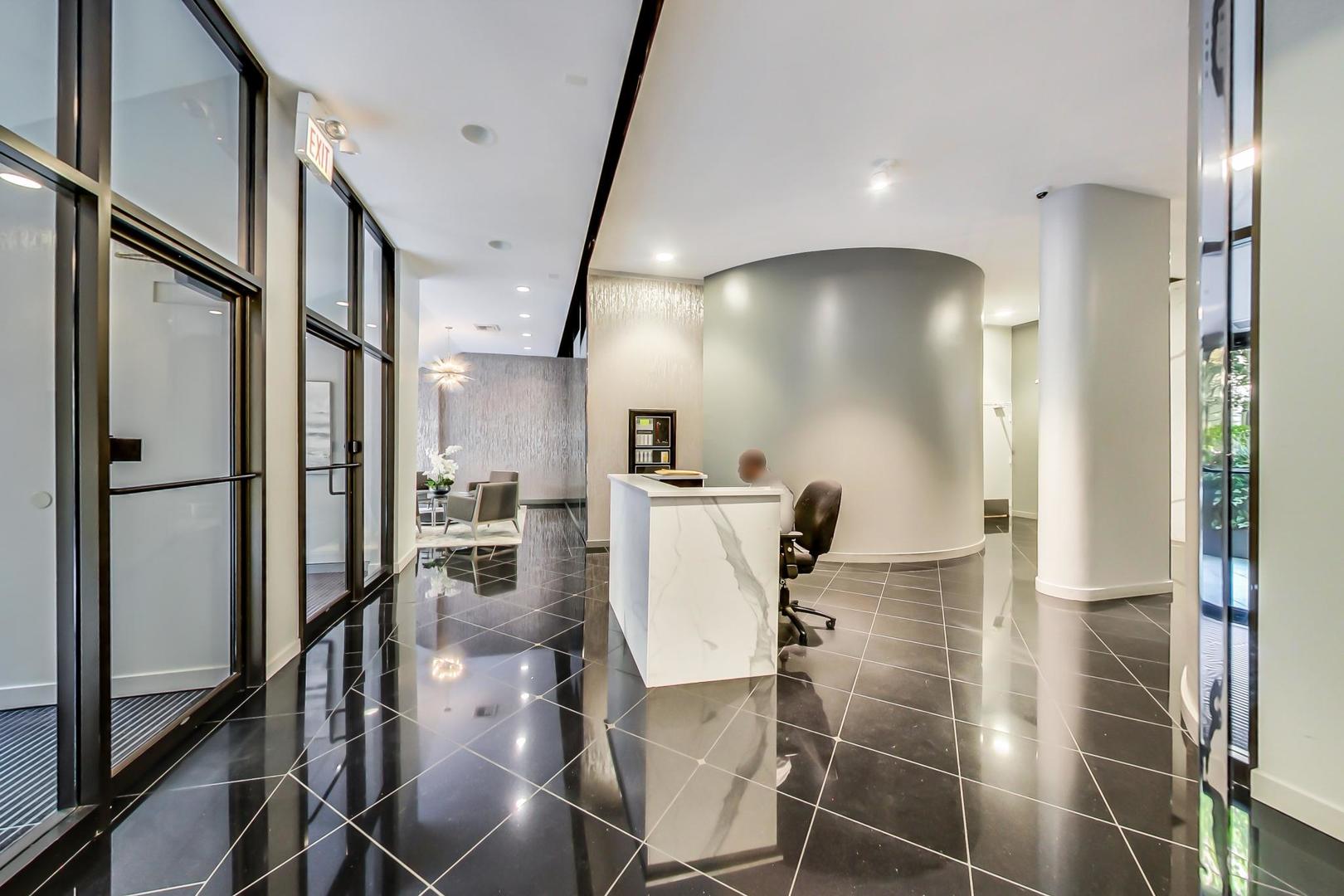 1430 N Astor Street 12A