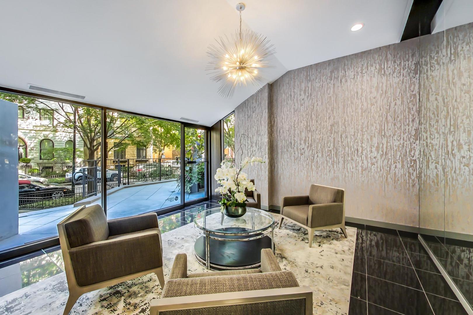 1430 N Astor Street 12A