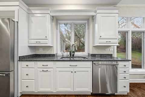 Tiny photo for 530 Oak Knoll Drive, Lake Forest, IL 60045 (MLS # 12547870)