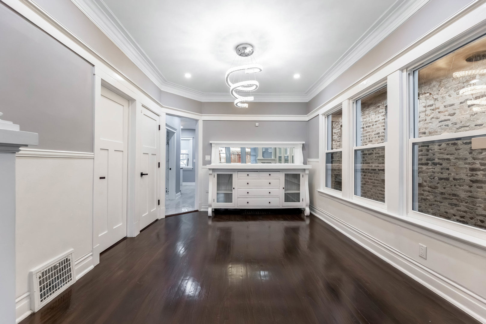 7545 S Rhodes Avenue