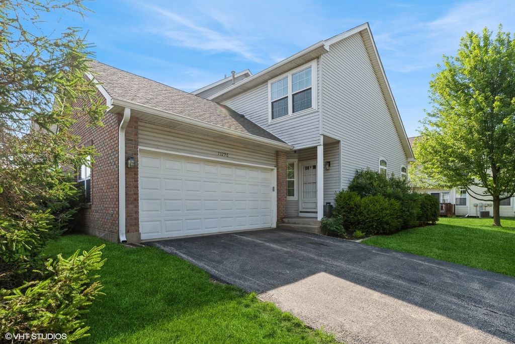 Photo for 13296 W Heiden Circle, Lake Bluff, IL 60044 (MLS # 12468659)