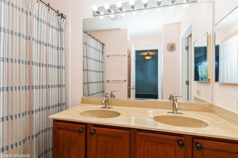 Tiny photo for 13296 W Heiden Circle, Lake Bluff, IL 60044 (MLS # 12468659)