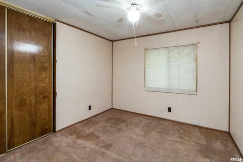 Tiny photo for 208 W PENNSYLVANIA Avenue, Pittsburg, IL 62974 (MLS # EB460344)