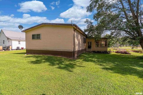 Tiny photo for 208 W PENNSYLVANIA Avenue, Pittsburg, IL 62974 (MLS # EB460344)