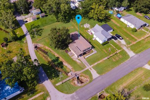 Tiny photo for 208 W PENNSYLVANIA Avenue, Pittsburg, IL 62974 (MLS # EB460344)