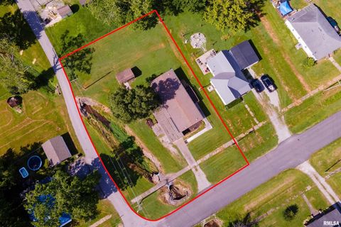 Tiny photo for 208 W PENNSYLVANIA Avenue, Pittsburg, IL 62974 (MLS # EB460344)