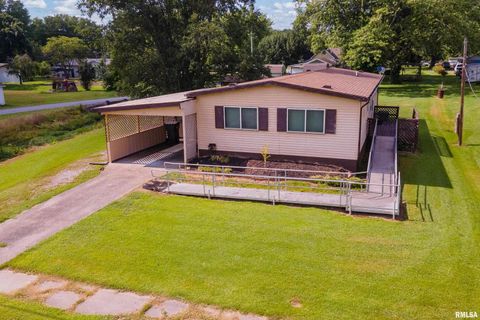 Photo of 208 W PENNSYLVANIA Avenue, Pittsburg, IL 62974 (MLS # EB460344)