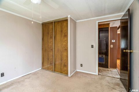 Tiny photo for 208 W PENNSYLVANIA Avenue, Pittsburg, IL 62974 (MLS # EB460344)