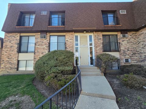 Photo of 160 S Waters Edge Drive #302, Glendale Heights, IL 60139 (MLS # 12607439)