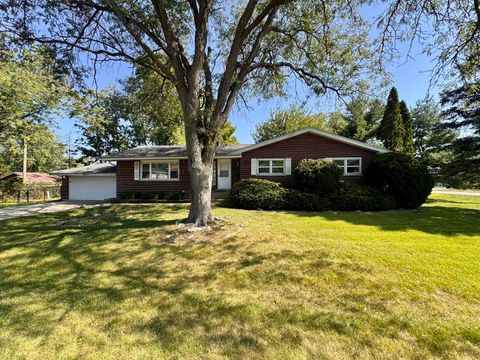 Photo of 425 Cottonwood Road, Frankfort, IL 60423 (MLS # 12485086)