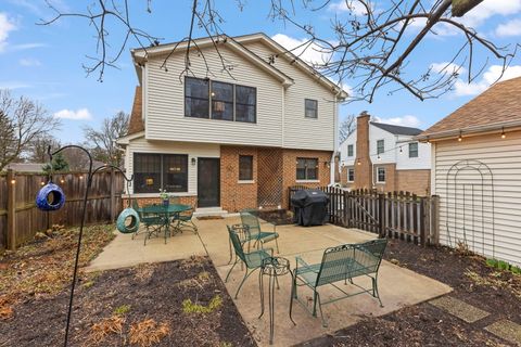 Tiny photo for 909 S Wheaton Avenue, Wheaton, IL 60189 (MLS # 12560754)