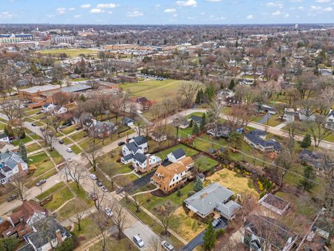 Tiny photo for 909 S Wheaton Avenue, Wheaton, IL 60189 (MLS # 12560754)