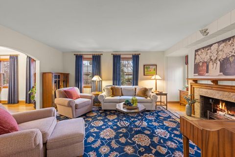 Tiny photo for 909 S Wheaton Avenue, Wheaton, IL 60189 (MLS # 12560754)