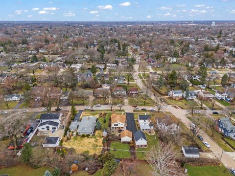 Tiny photo for 909 S Wheaton Avenue, Wheaton, IL 60189 (MLS # 12560754)