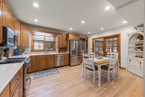 Tiny photo for 909 S Wheaton Avenue, Wheaton, IL 60189 (MLS # 12560754)