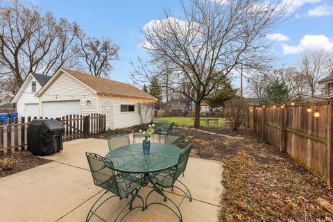 Tiny photo for 909 S Wheaton Avenue, Wheaton, IL 60189 (MLS # 12560754)