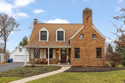Tiny photo for 909 S Wheaton Avenue, Wheaton, IL 60189 (MLS # 12560754)
