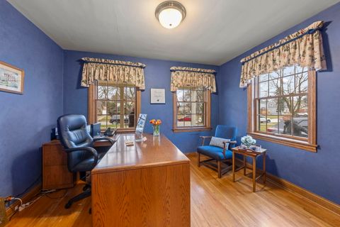 Tiny photo for 909 S Wheaton Avenue, Wheaton, IL 60189 (MLS # 12560754)