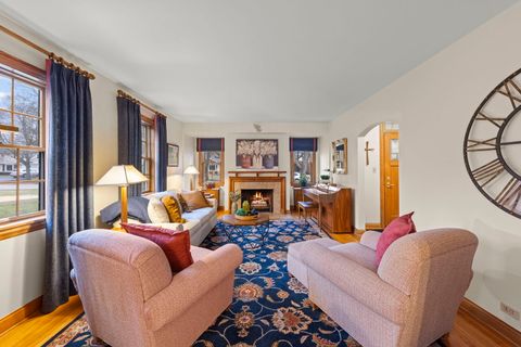 Tiny photo for 909 S Wheaton Avenue, Wheaton, IL 60189 (MLS # 12560754)