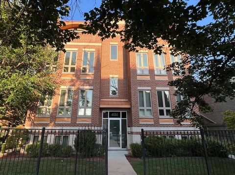 4135 N KEDVALE Avenue 301 Chicago IL 60641