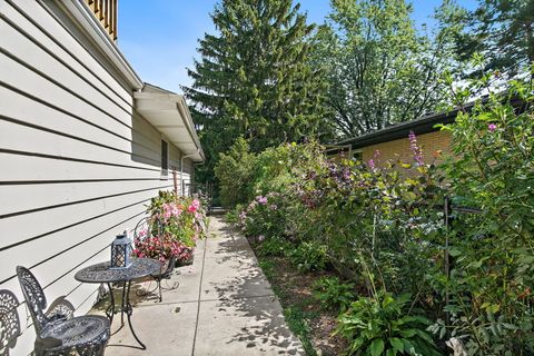 Tiny photo for 910 Division Street, Barrington, IL 60010 (MLS # 12639378)
