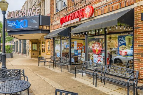 Tiny photo for 28 S 6th Avenue #1D, La Grange, IL 60525 (MLS # 12465305)