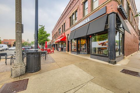 Tiny photo for 28 S 6th Avenue #1D, La Grange, IL 60525 (MLS # 12465305)