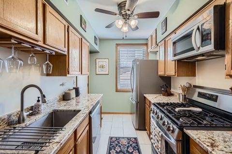 Tiny photo for 28 S 6th Avenue #1D, La Grange, IL 60525 (MLS # 12465305)