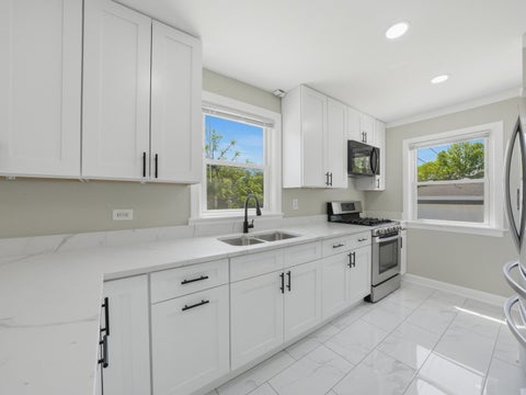 Tiny photo for 13116 S Avenue O Avenue, Chicago, IL 60633 (MLS # 12649982)