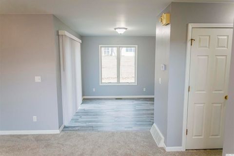 Tiny photo for 2501 Lindsey Court, Quincy, IL 62305 (MLS # 12543951)