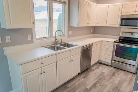 Tiny photo for 2501 Lindsey Court, Quincy, IL 62305 (MLS # 12543951)